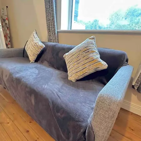 A Cosy & Spacious Retreat With High Ceilings- Glen * Malin Head