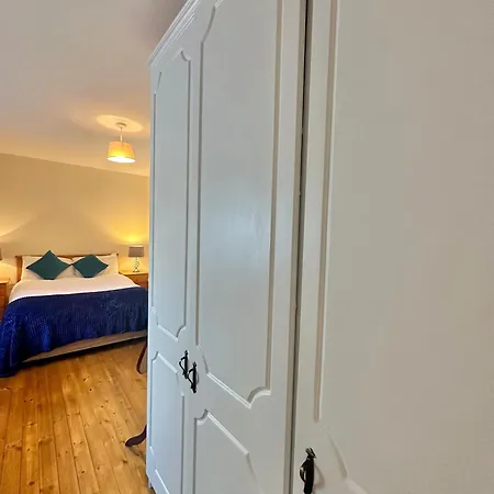 A Cosy & Spacious Retreat With High Ceilings- Glen * Malin Head