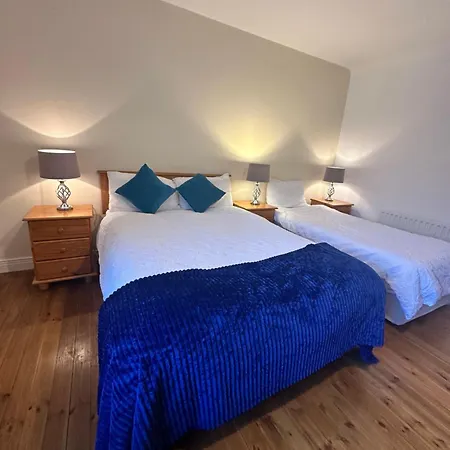 A Cosy & Spacious Retreat With High Ceilings- Glen Διαμέρισμα *