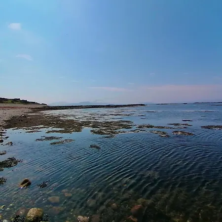 A Cosy & Spacious Retreat With High Ceilings- Glen Διαμέρισμα